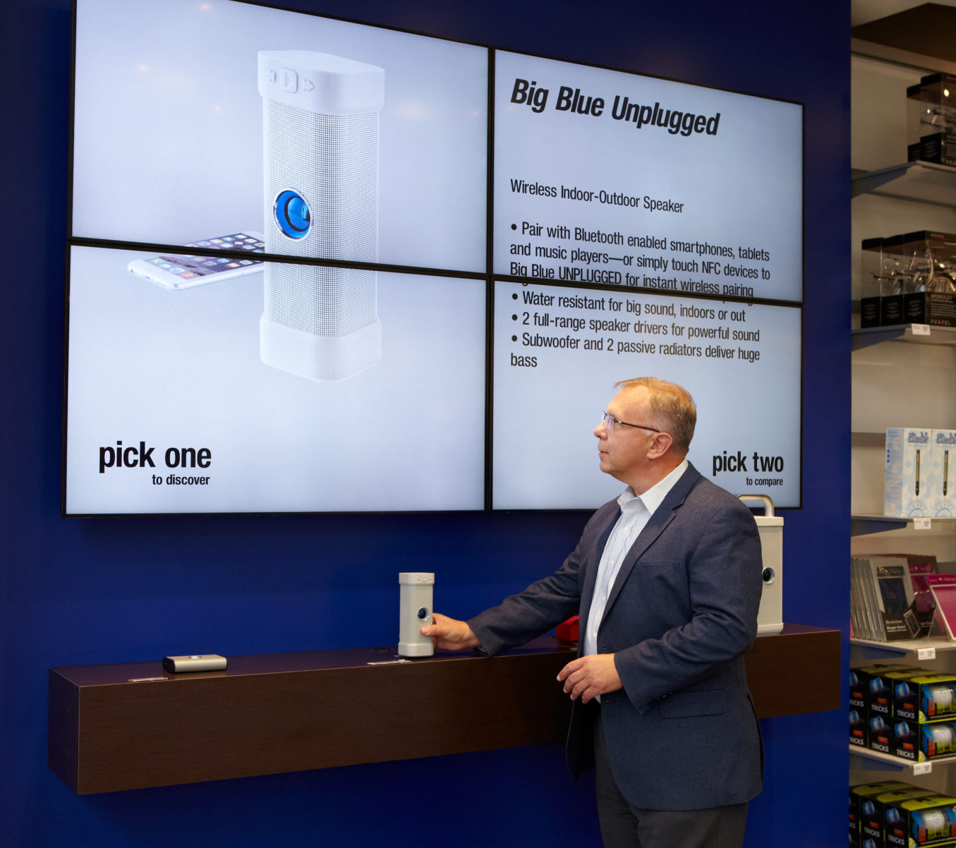 Brookstone, Active Display, Digital Signage, Toshiba, Viker Office